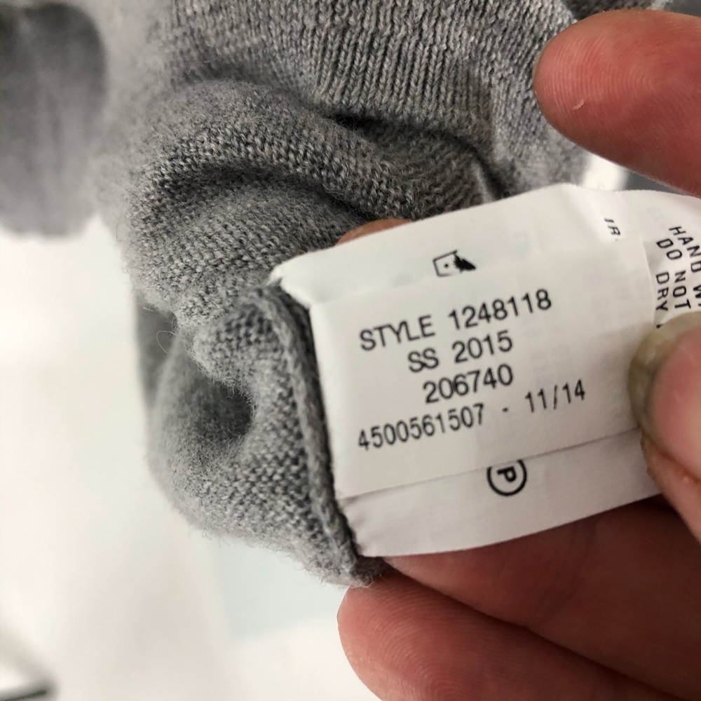 Sold Under Armour Men’s Gray Merino Wool Sweater - Picture 5 of 8